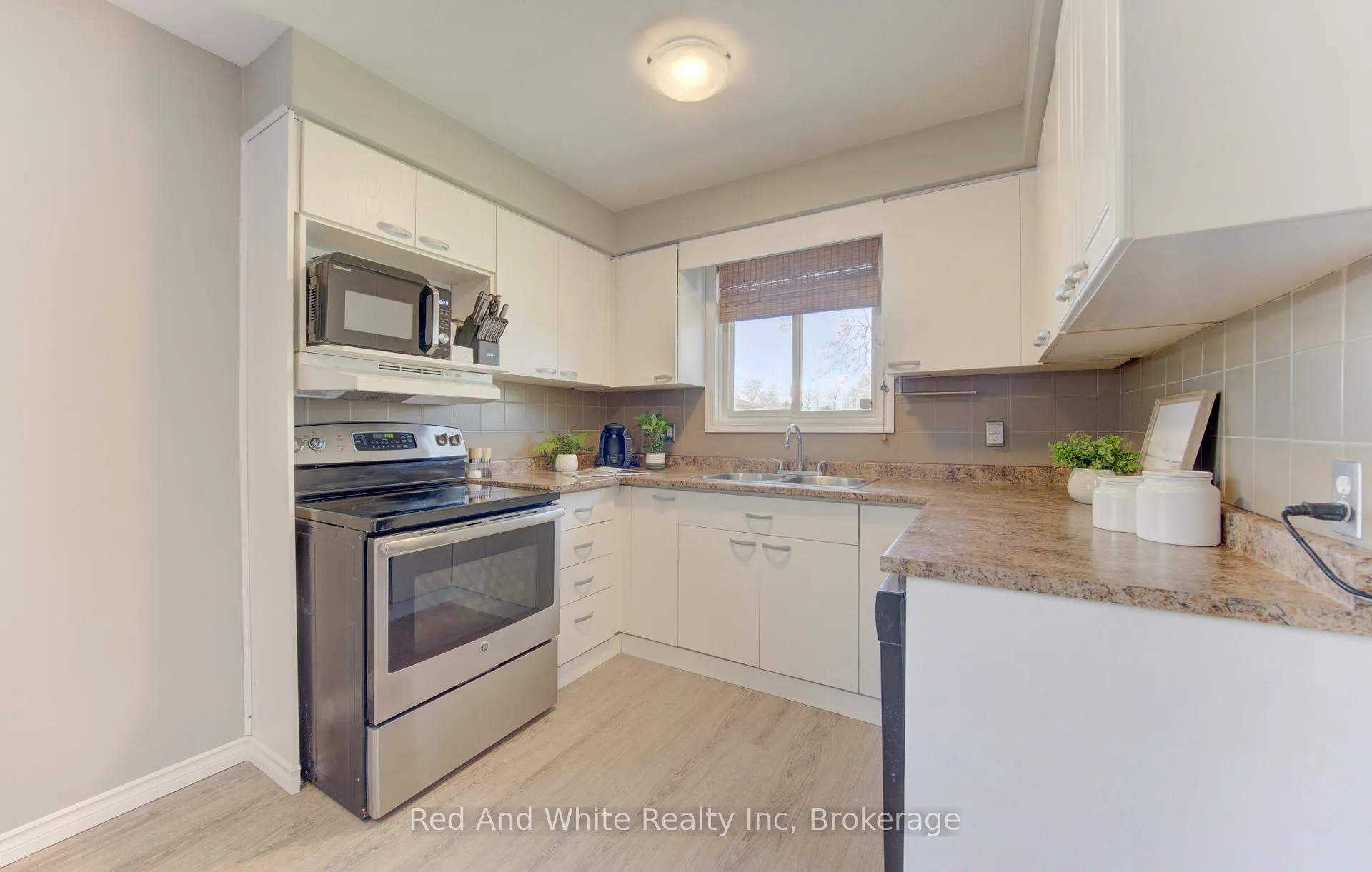Photo 8 of 100 Johanna Drive, Cambridge — HOMEH