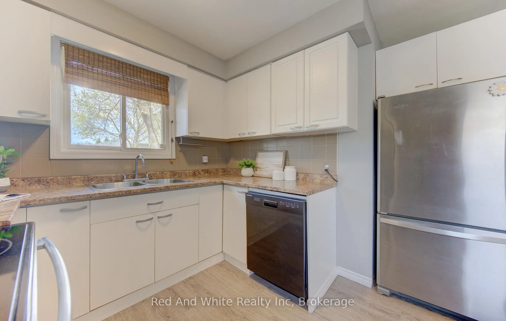 Photo 10 of 100 Johanna Drive, Cambridge — HOMEH
