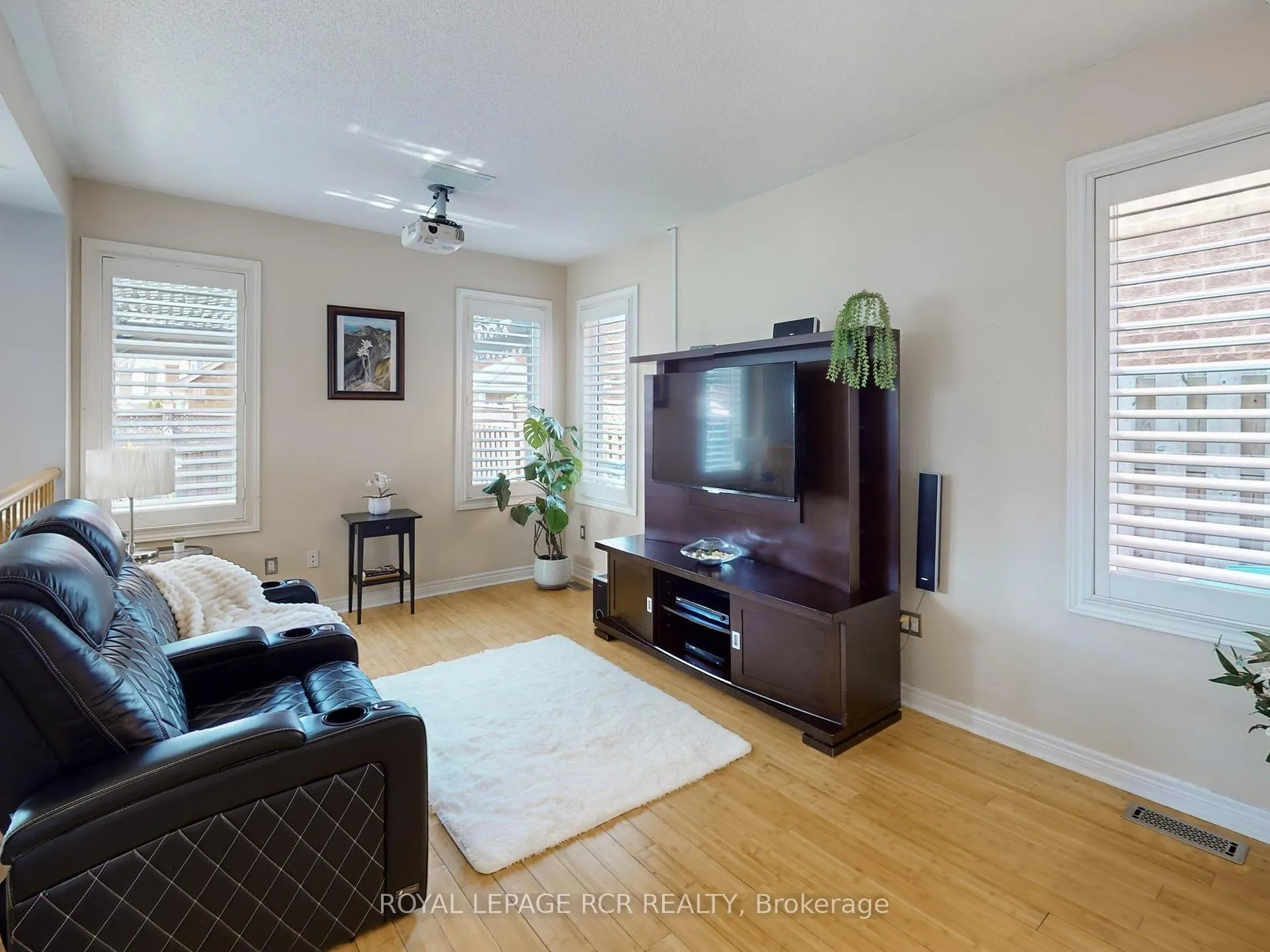 Photo 8 of 28 Wakely Boulevard, Caledon, Bolton West — HOMEH