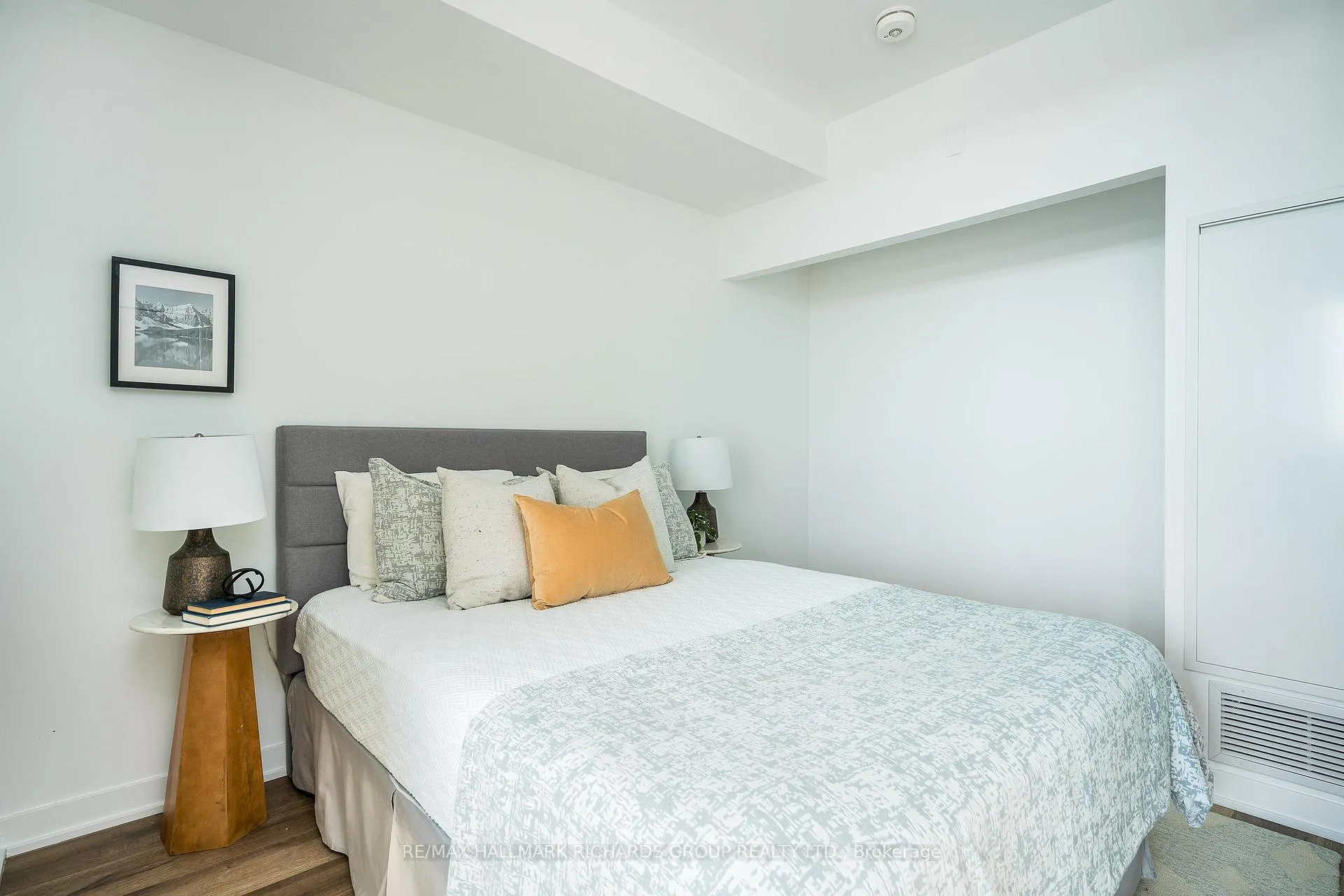 Photo 10 of Unit PH610, 31 Huron Street, Collingwood — HOMEH