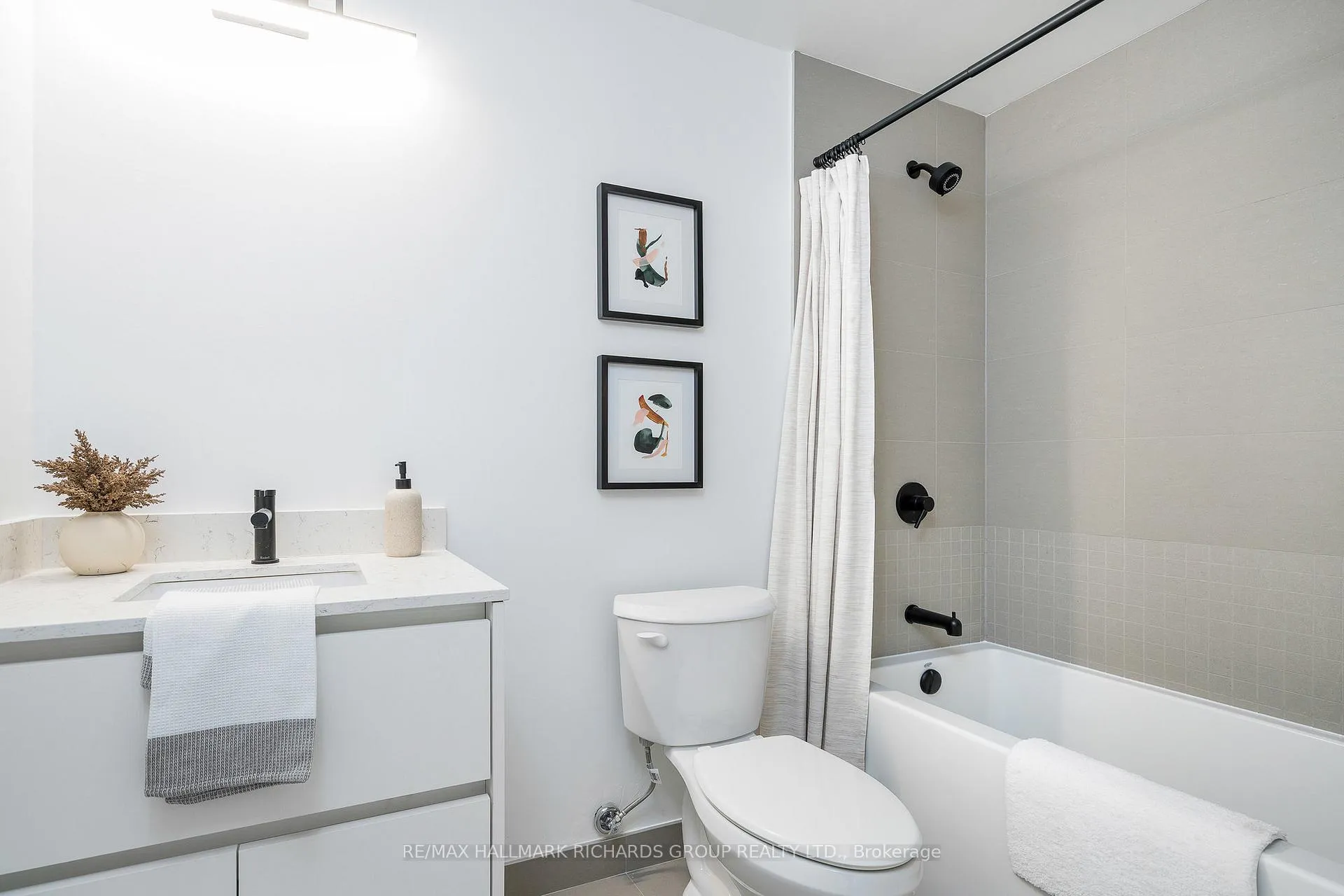 Photo 11 of Unit PH610, 31 Huron Street, Collingwood — HOMEH