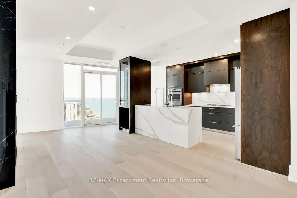 Photo 8 of Unit 2003, 2060 Lakeshore Road, Burlington, Brant — HOMEH