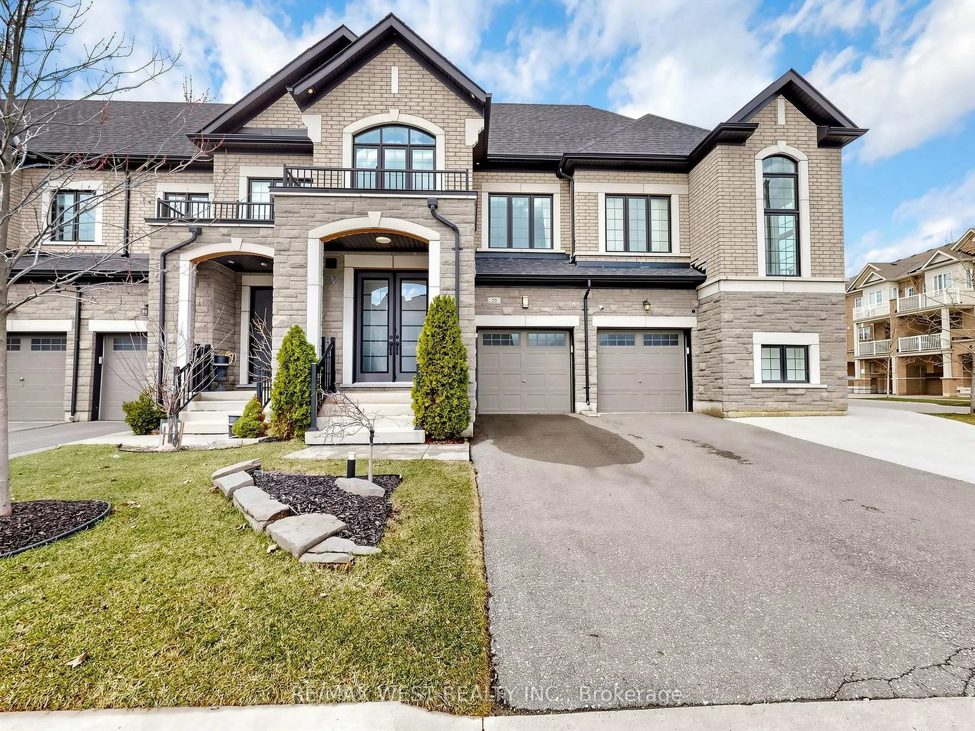 Photo 2 of 32 Angelfish Road, Brampton, Northwest Brampton — HOMEH