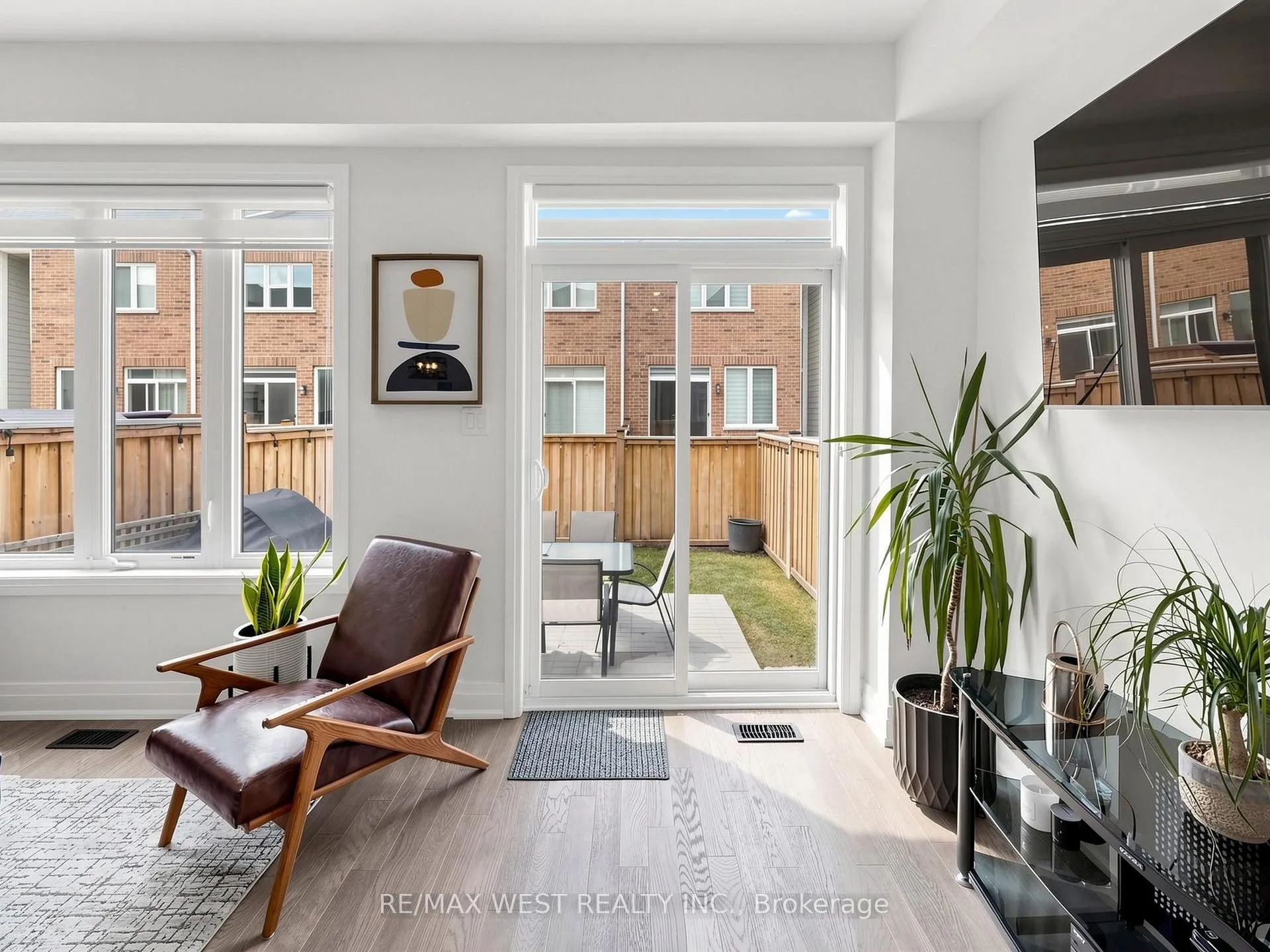 Photo 10 of 32 Angelfish Road, Brampton, Northwest Brampton — HOMEH