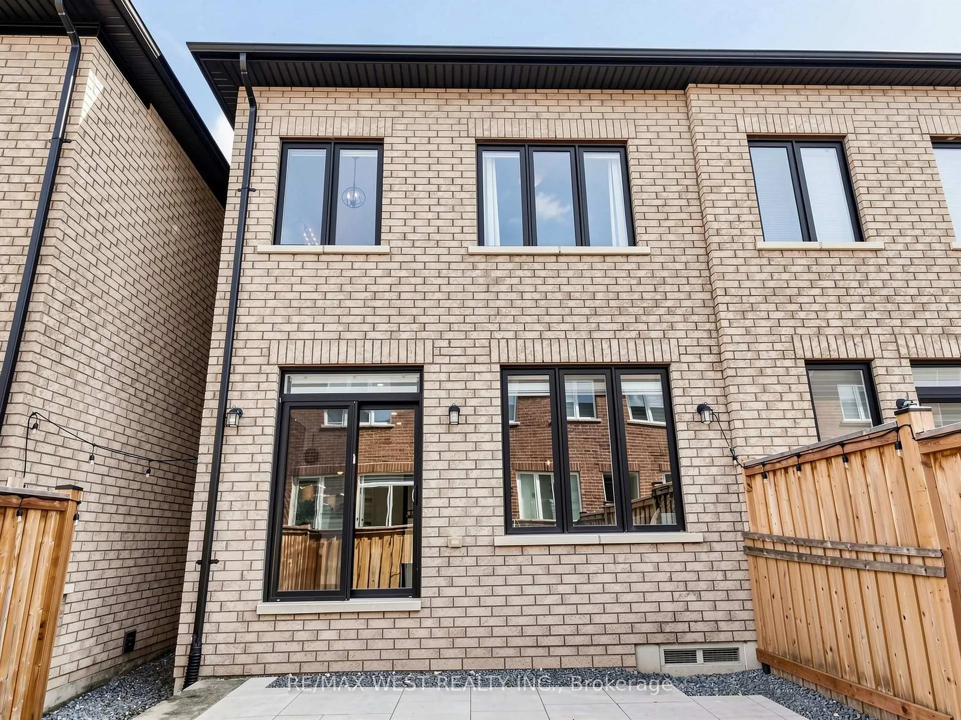 Photo 46 of 32 Angelfish Road, Brampton, Northwest Brampton — HOMEH