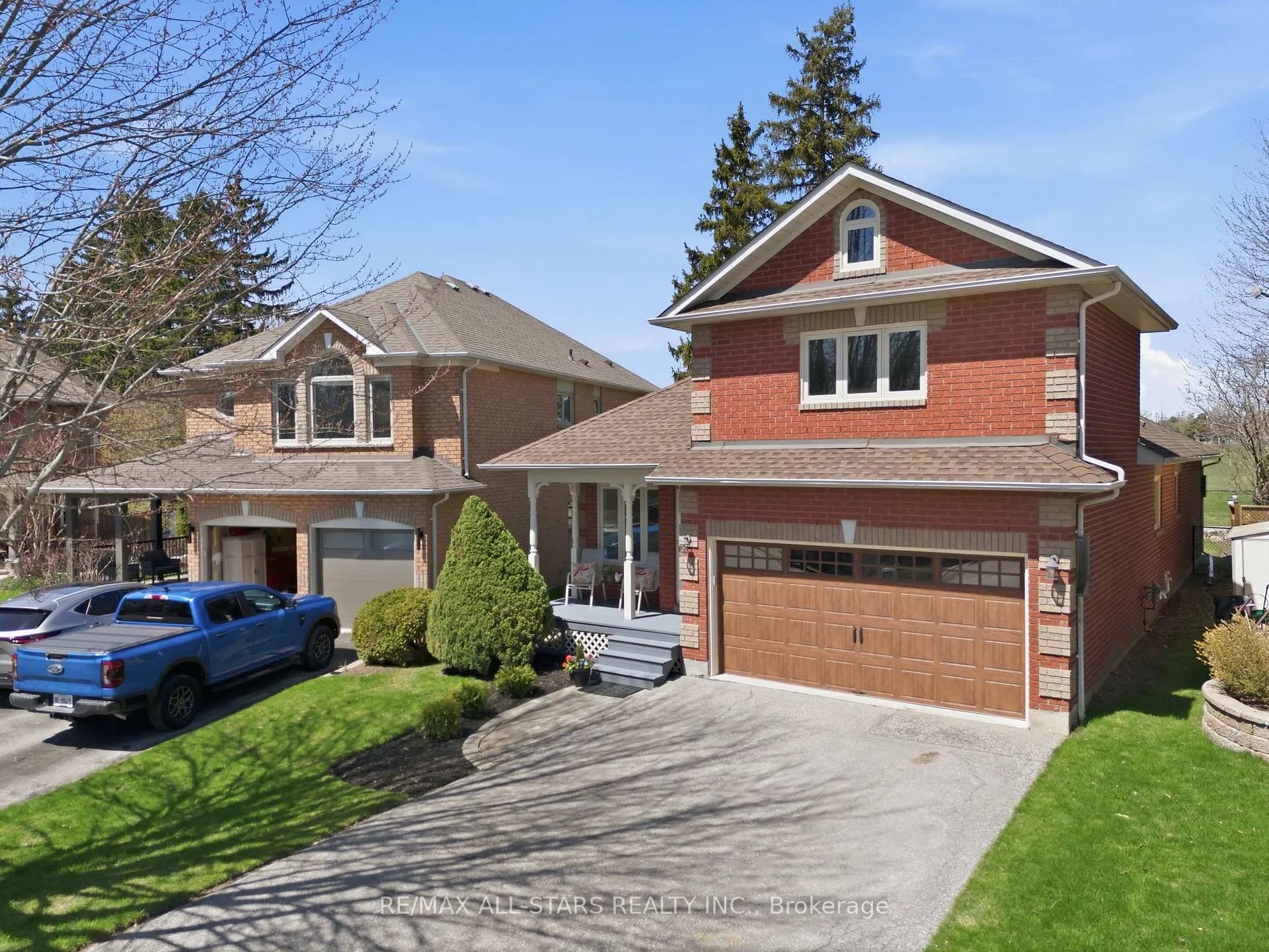 Photo 2 of 14 Napier Court, Whitby, Brooklin — HOMEH