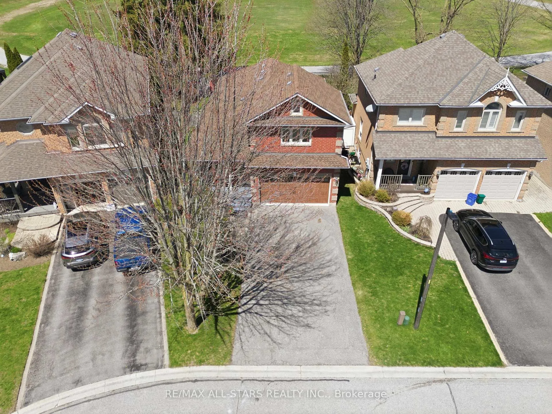 Photo 3 of 14 Napier Court, Whitby, Brooklin — HOMEH
