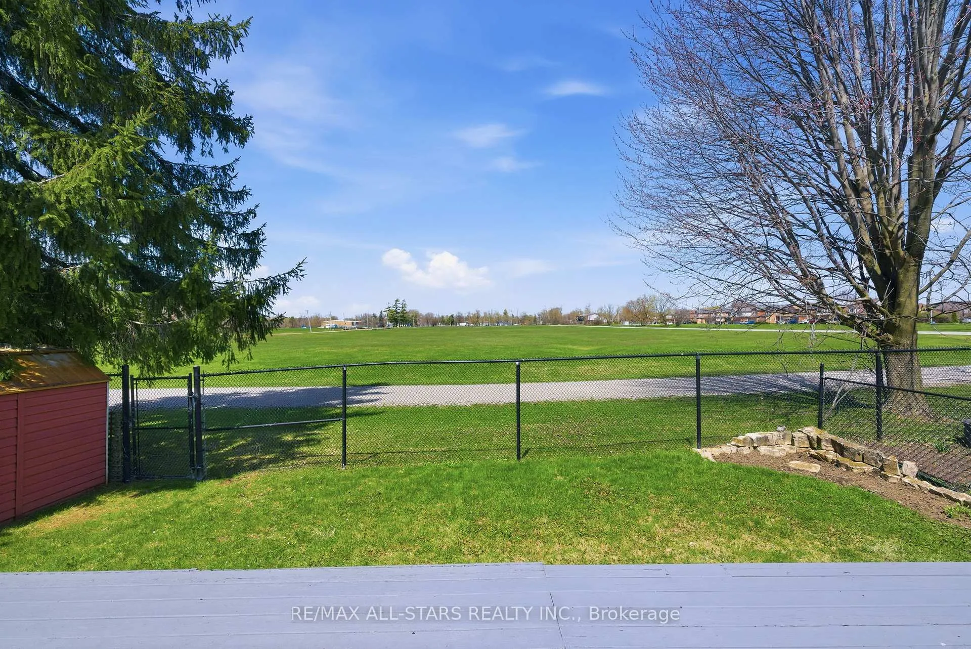 Photo 6 of 14 Napier Court, Whitby, Brooklin — HOMEH