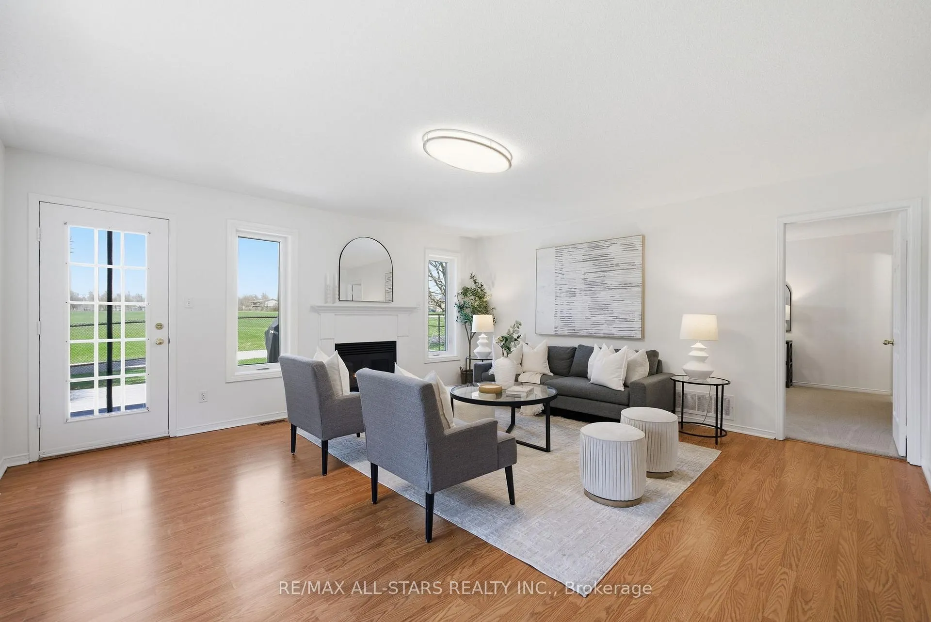 Photo 10 of 14 Napier Court, Whitby, Brooklin — HOMEH