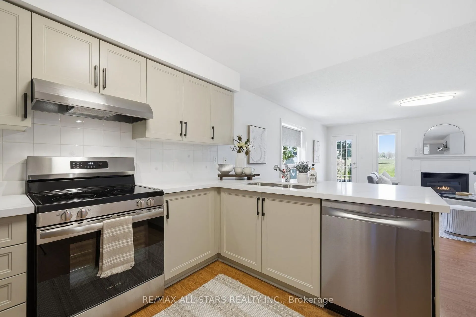 Photo 15 of 14 Napier Court, Whitby, Brooklin — HOMEH