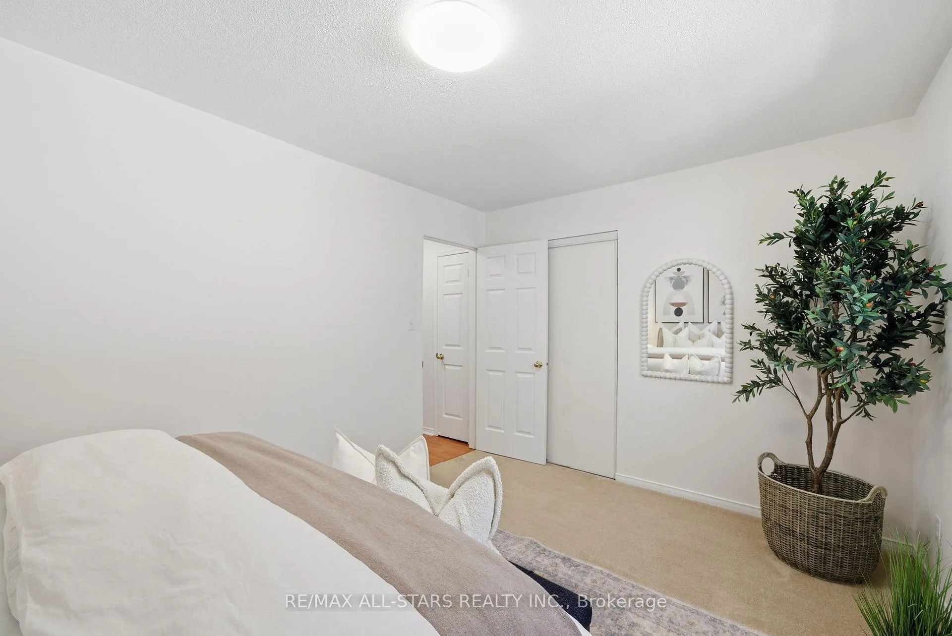 Photo 24 of 14 Napier Court, Whitby, Brooklin — HOMEH