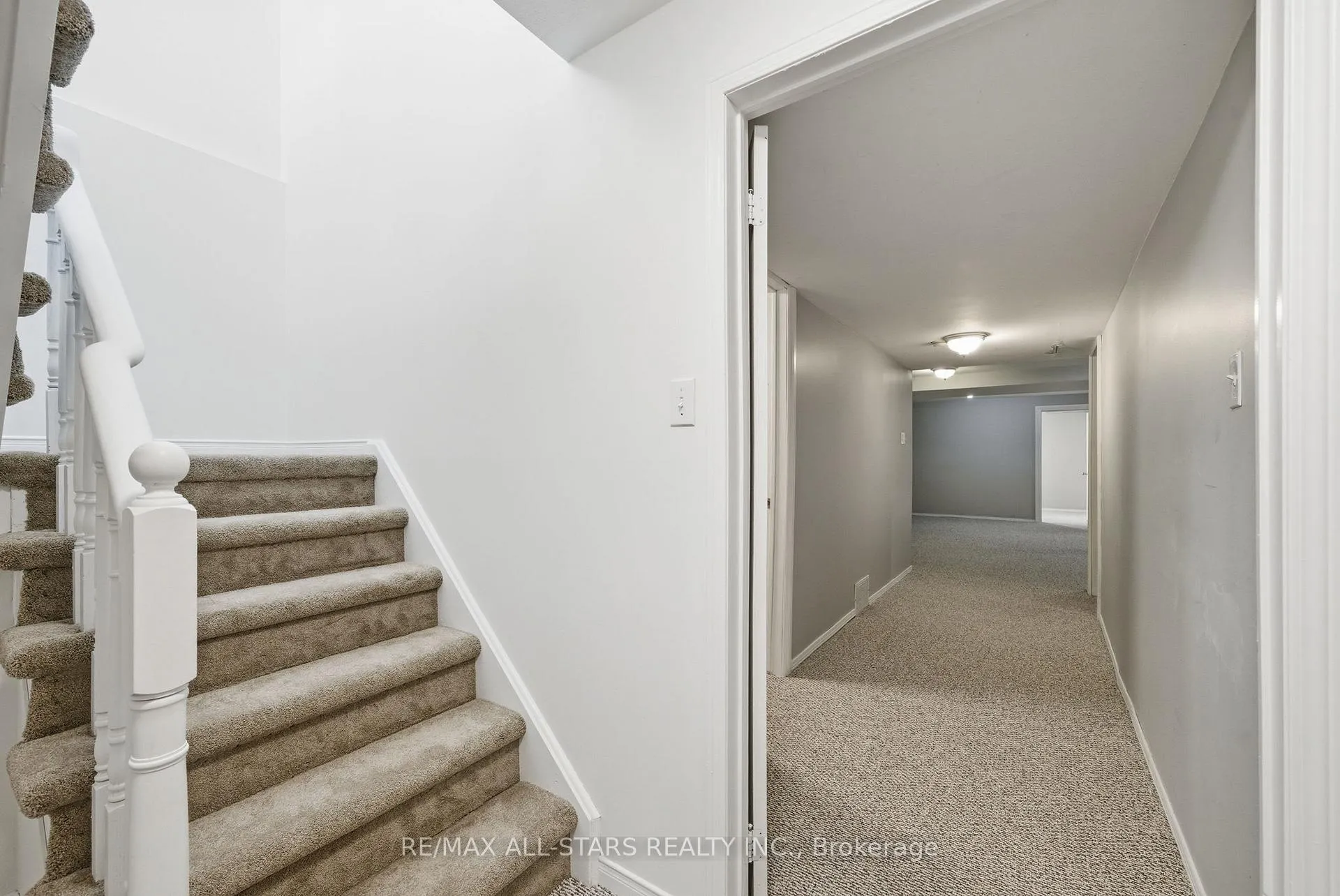 Photo 32 of 14 Napier Court, Whitby, Brooklin — HOMEH