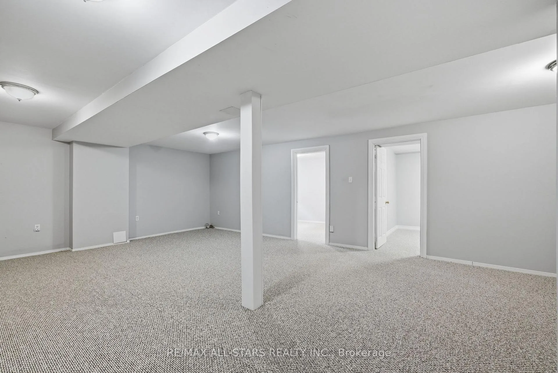 Photo 36 of 14 Napier Court, Whitby, Brooklin — HOMEH