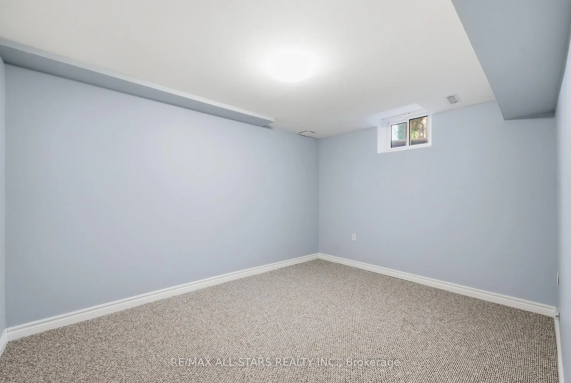 Photo 37 of 14 Napier Court, Whitby, Brooklin — HOMEH