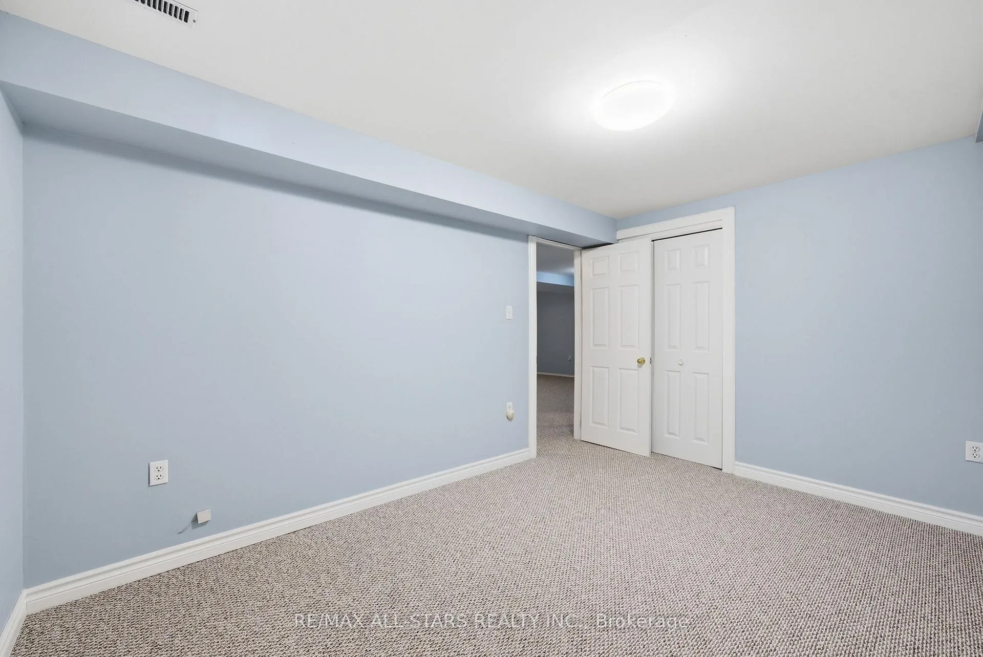 Photo 38 of 14 Napier Court, Whitby, Brooklin — HOMEH