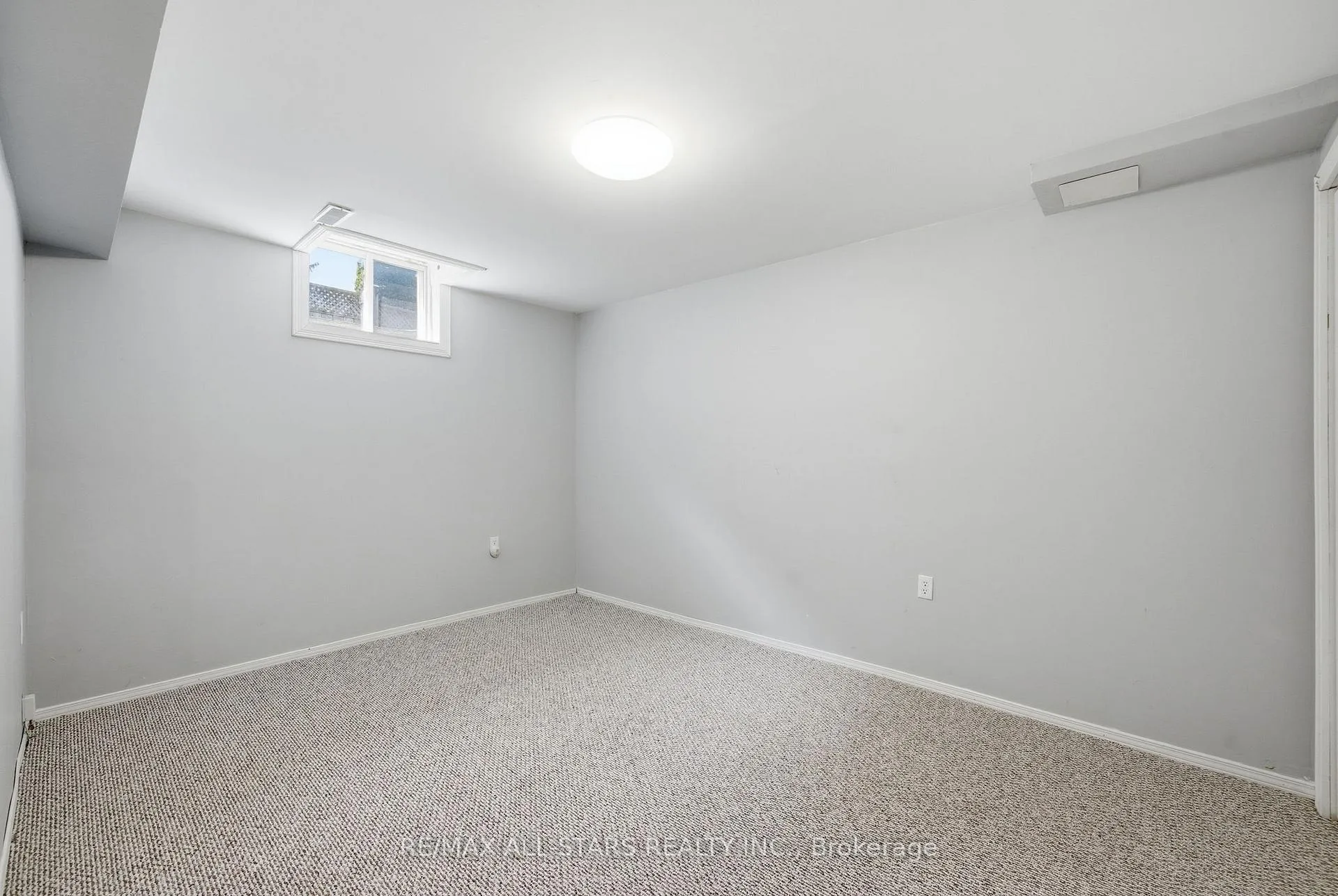 Photo 39 of 14 Napier Court, Whitby, Brooklin — HOMEH