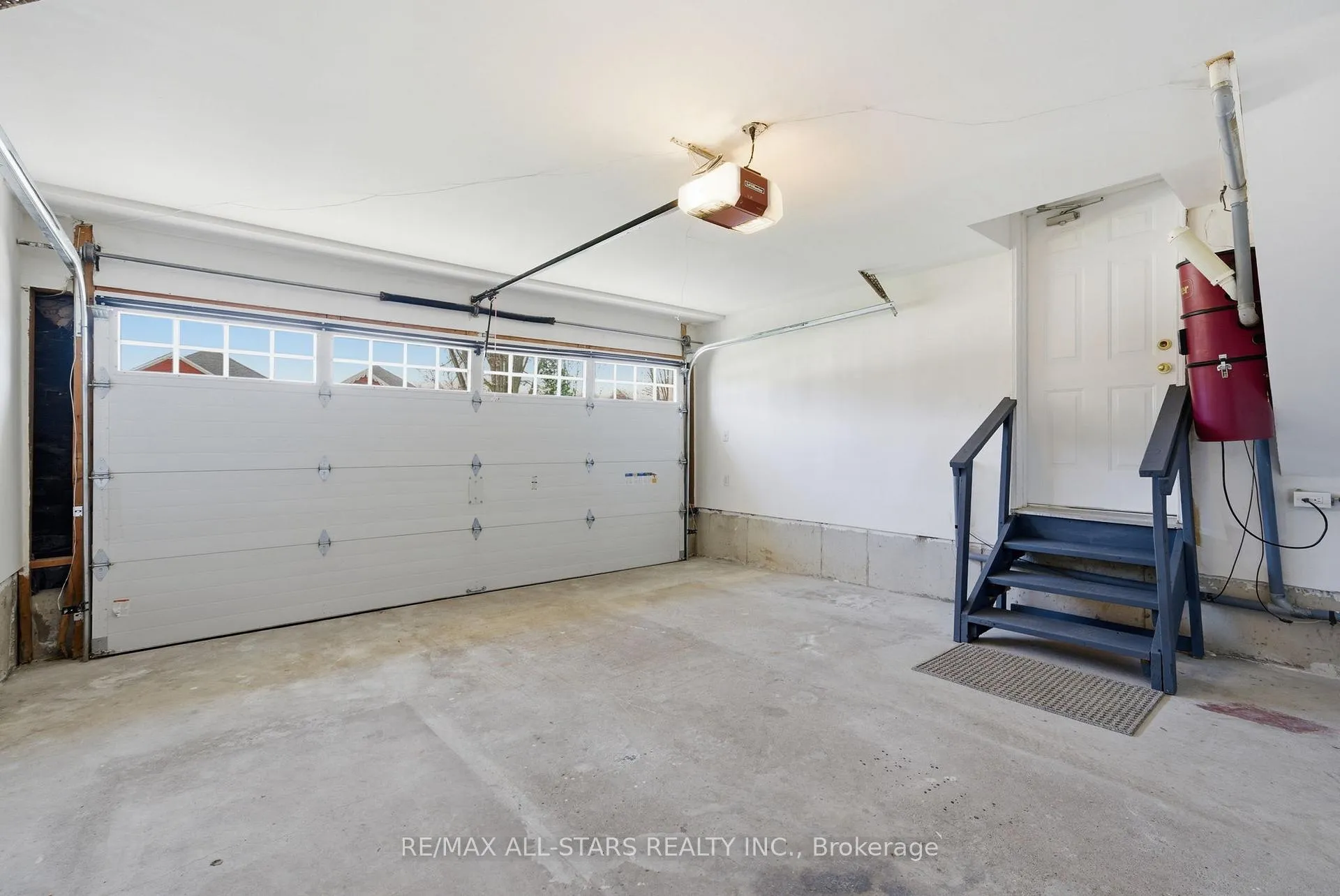 Photo 43 of 14 Napier Court, Whitby, Brooklin — HOMEH