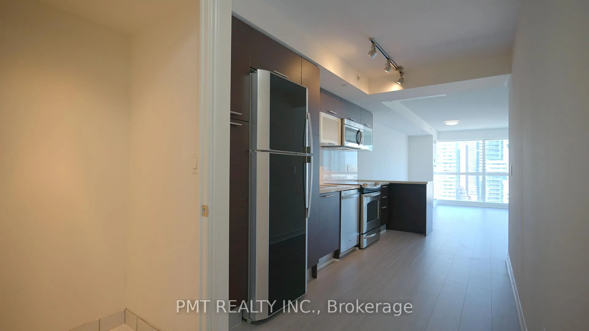 Photo 2 of Unit 2201, 386 Yonge Street, Toronto, Bay Street Corridor — HOMEH