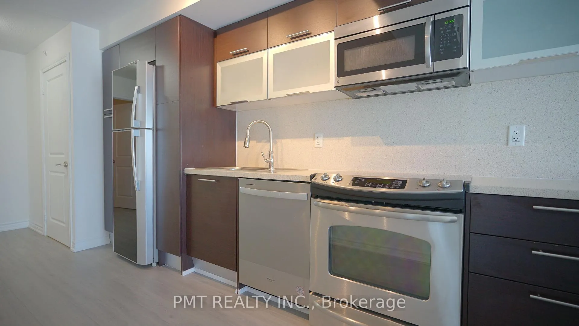 Photo 4 of Unit 2201, 386 Yonge Street, Toronto, Bay Street Corridor — HOMEH