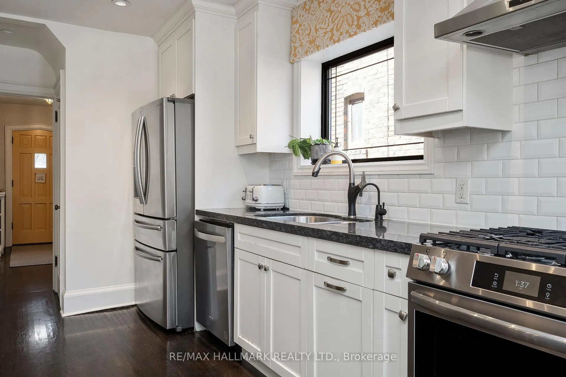 Photo 7 of 81 Armadale Avenue, Toronto, High Park-Swansea — HOMEH