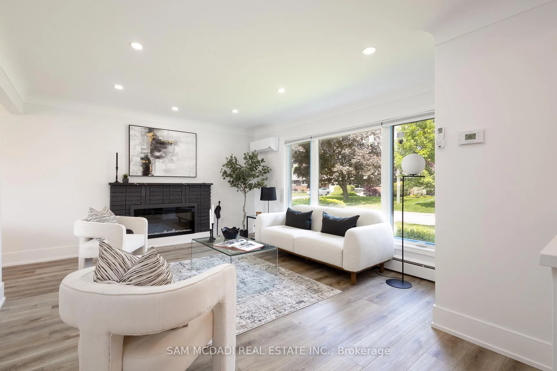 Photo 3 of 14 Glencairn Drive, St. Catharines, Bunting/Linwell — HOMEH