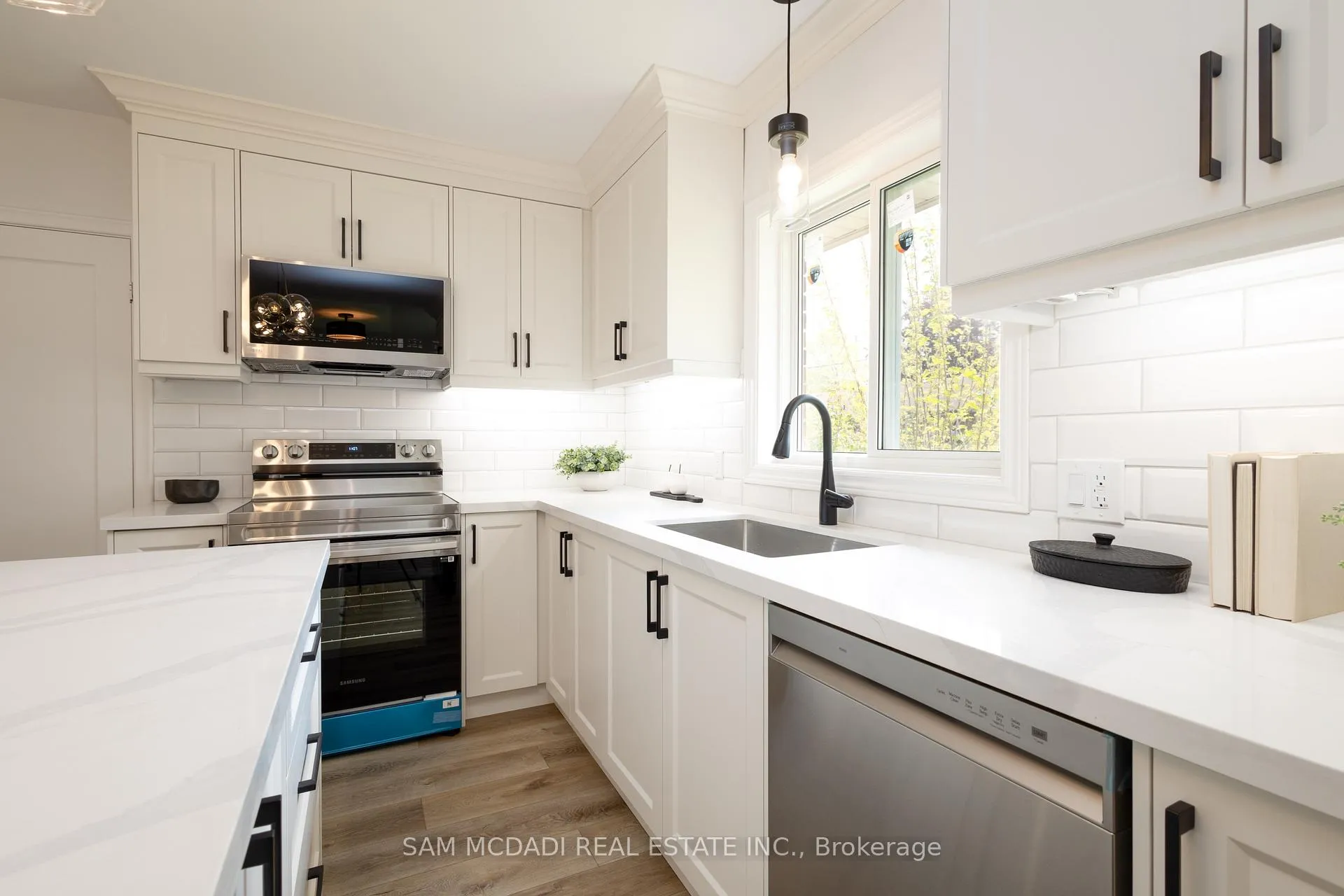 Photo 8 of 14 Glencairn Drive, St. Catharines, Bunting/Linwell — HOMEH
