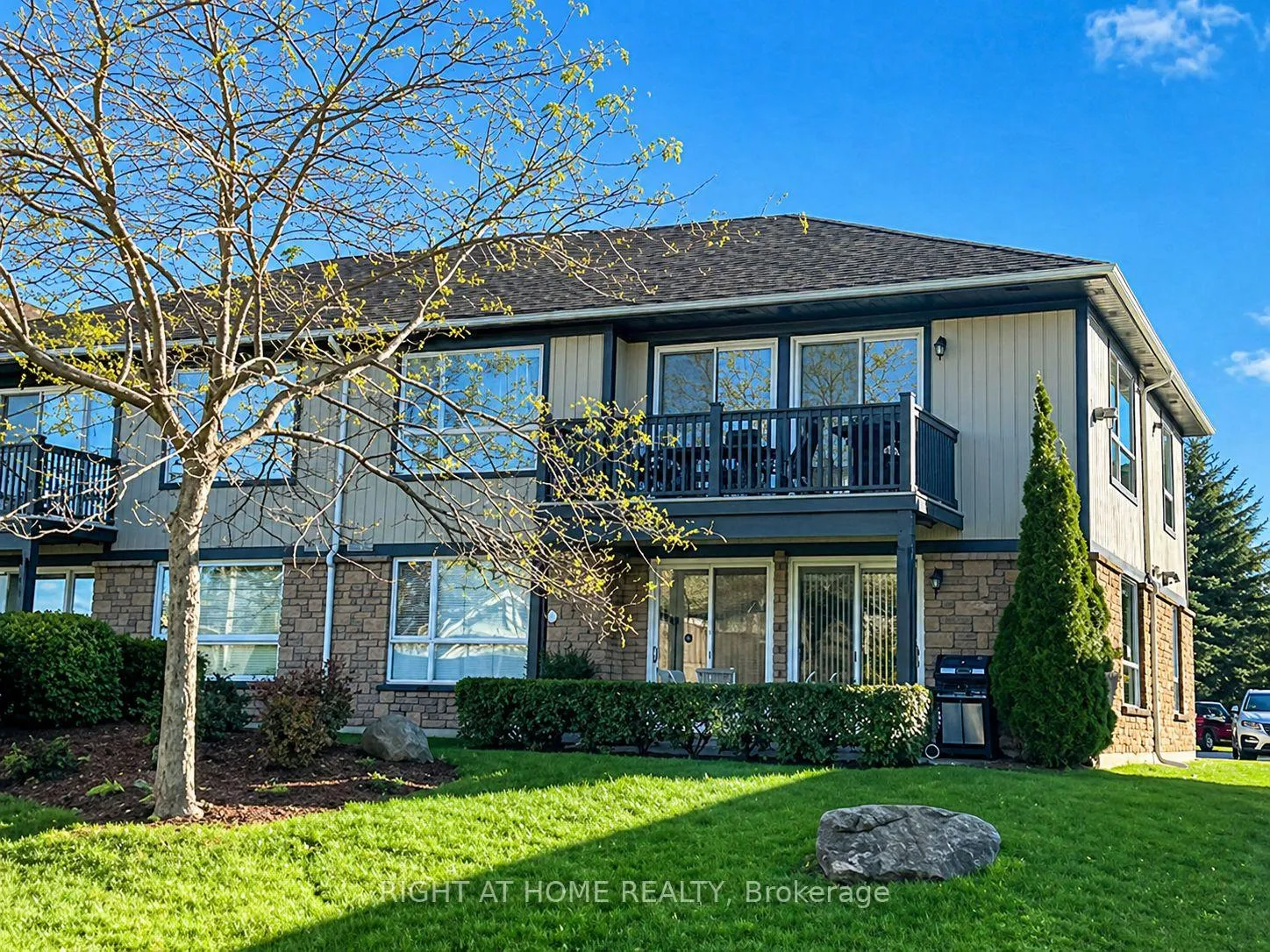 Photo 2 of 447 Mariners Way, Collingwood — HOMEH