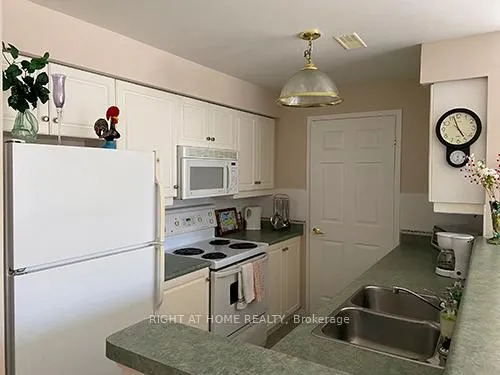 Photo 8 of 447 Mariners Way, Collingwood — HOMEH