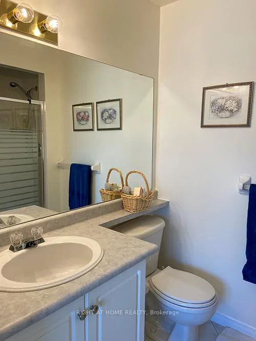 Photo 11 of 447 Mariners Way, Collingwood — HOMEH