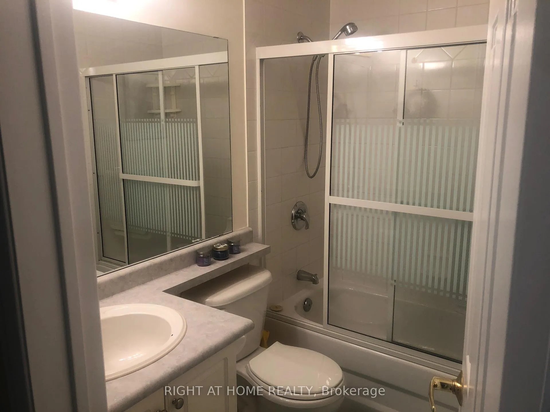 Photo 15 of 447 Mariners Way, Collingwood — HOMEH