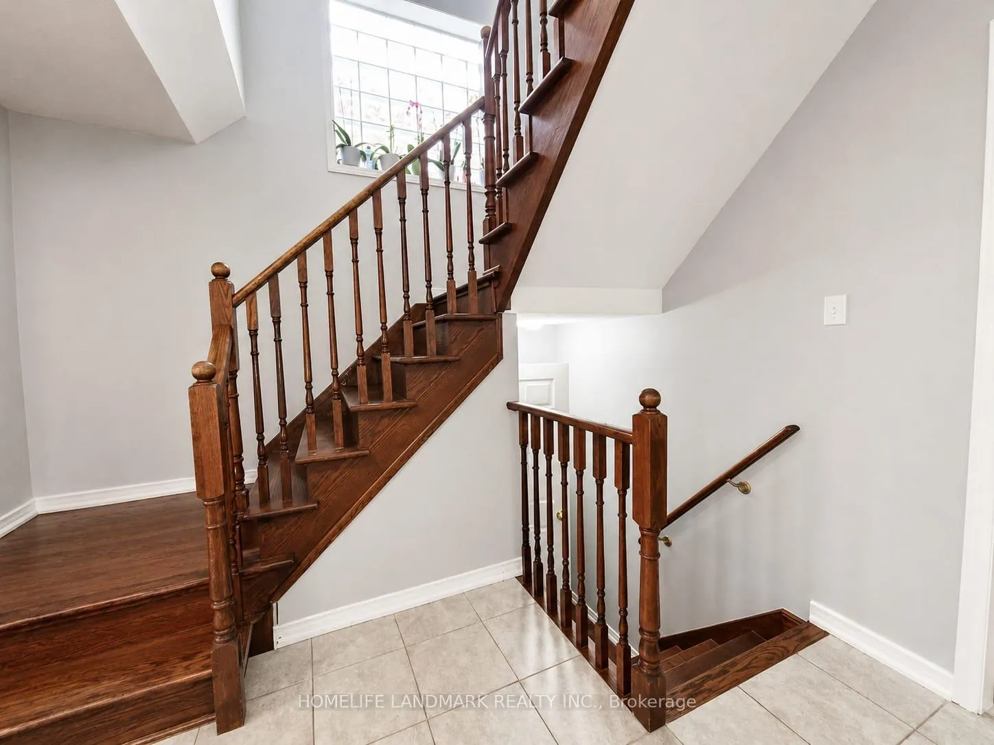 Photo 2 of 103 Starr Crescent, Aurora, Bayview Northeast — HOMEH