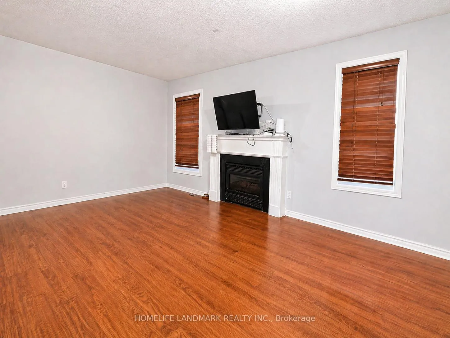 Photo 5 of 103 Starr Crescent, Aurora, Bayview Northeast — HOMEH