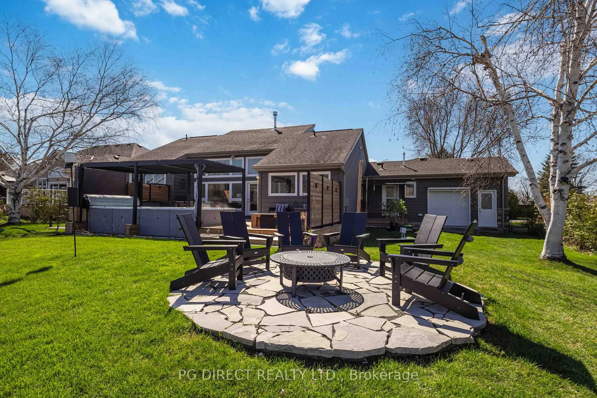 Photo 4 of 18 Villa Drive, Georgina, Pefferlaw — HOMEH