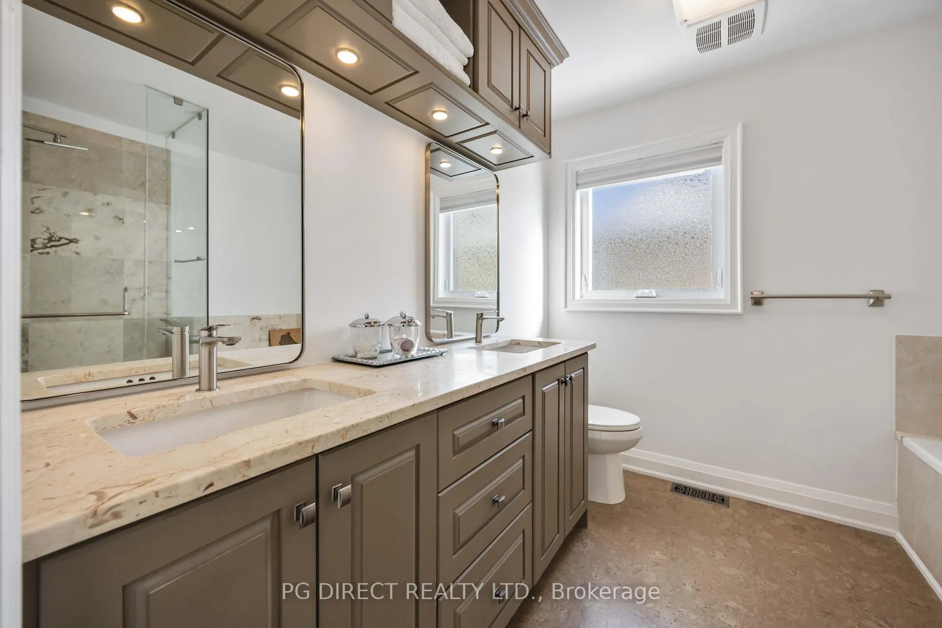 Photo 16 of 18 Villa Drive, Georgina, Pefferlaw — HOMEH
