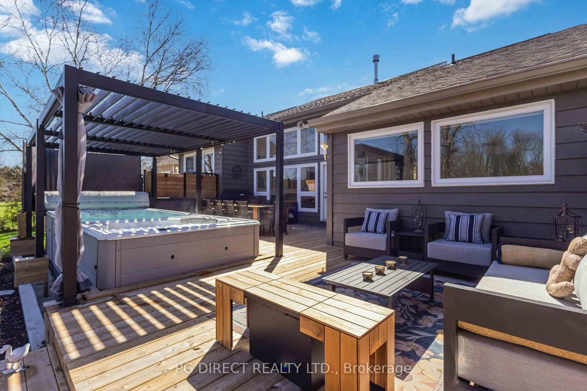 Photo 23 of 18 Villa Drive, Georgina, Pefferlaw — HOMEH