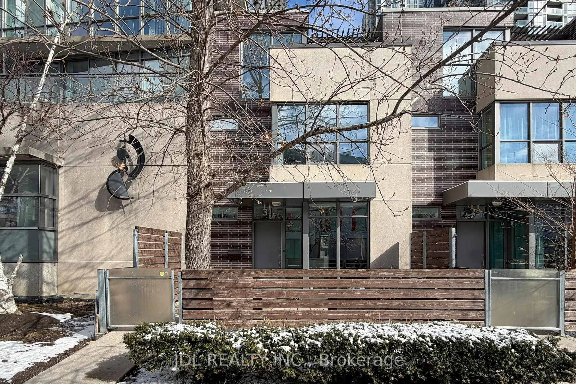 Front of Unit Th8, 31 Brunel Court