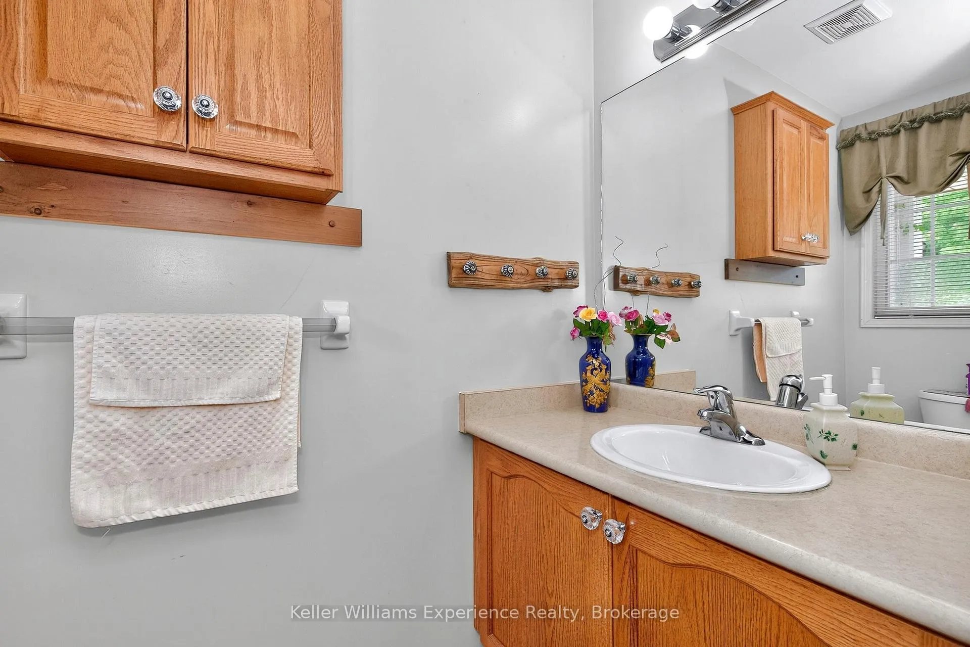 Photo 12 of 167 Southwinds Crescent, Midland — HOMEH