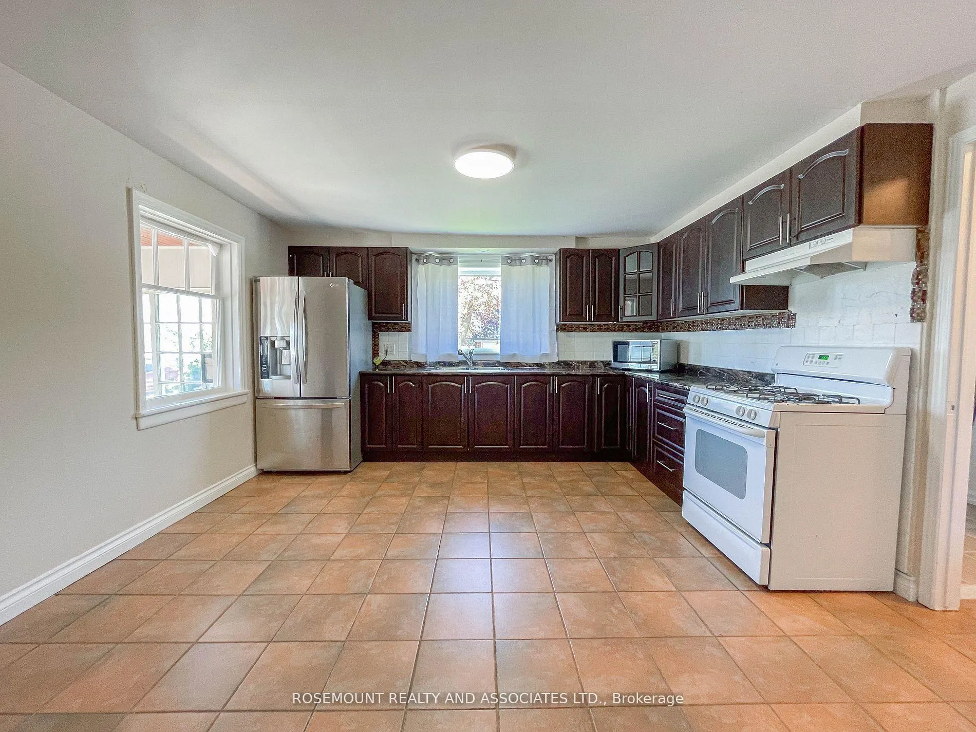 Photo 7 of 86 Winchester Road E, Whitby, Brooklin — HOMEH