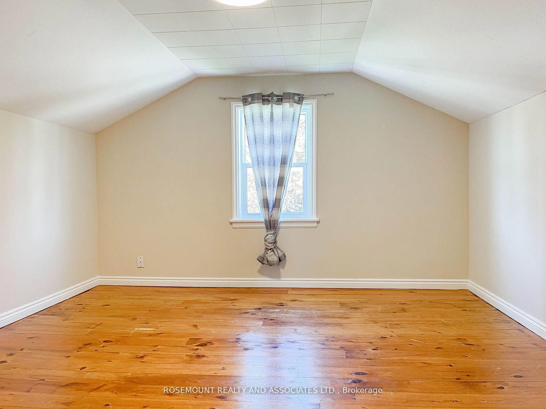 Photo 10 of 86 Winchester Road E, Whitby, Brooklin — HOMEH