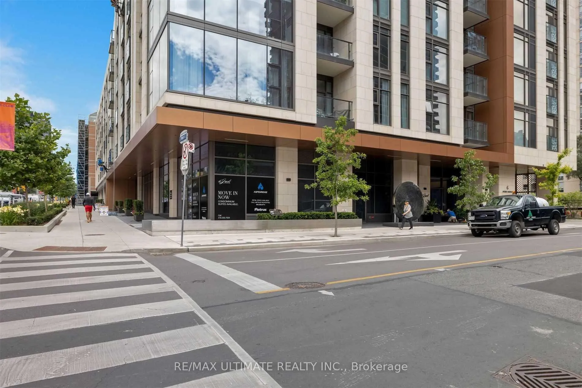 Photo 3 of Unit 206, 6 Jackes Avenue, Toronto, Rosedale-Moore Park — HOMEH