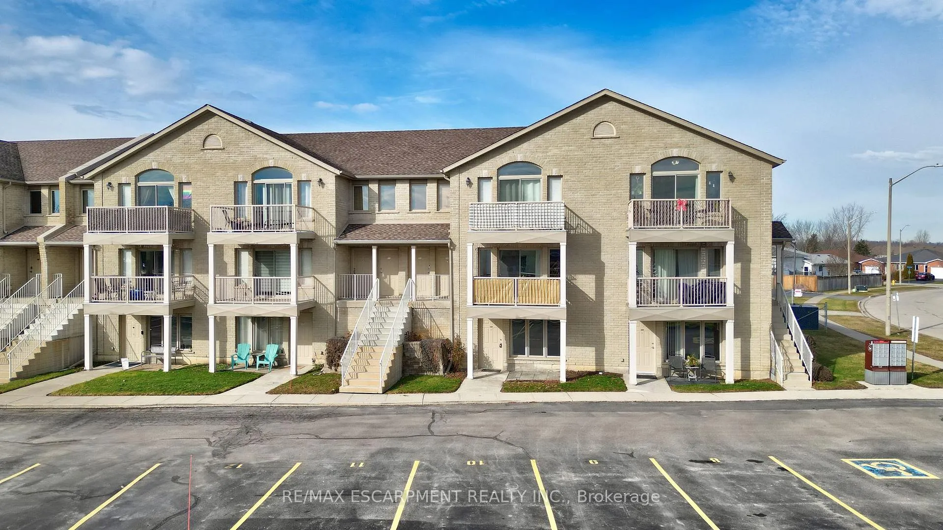 Photo 1 of Unit 102, 50 Whitlaw Way, Brant, Paris — HOMEH
