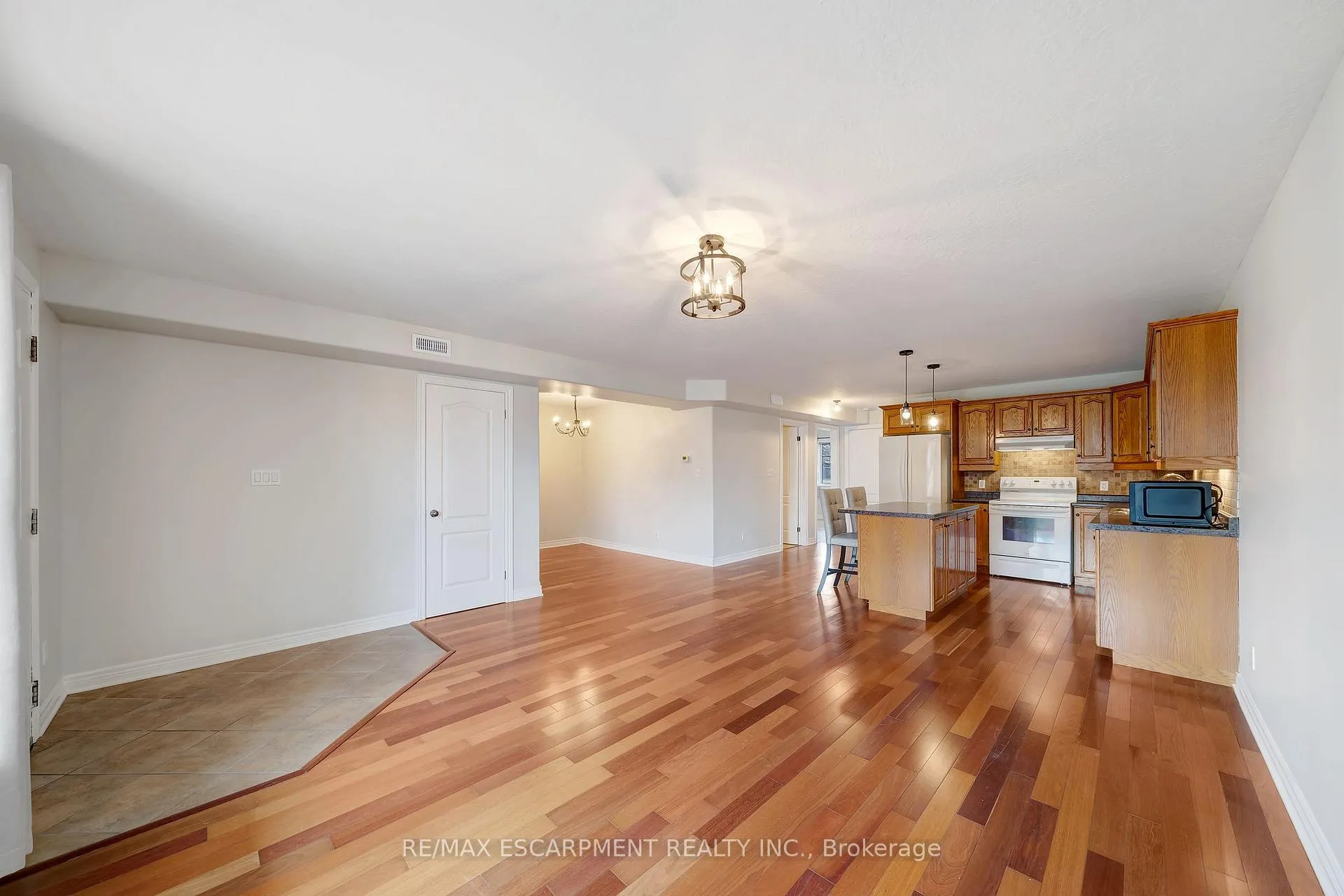 Photo 3 of Unit 102, 50 Whitlaw Way, Brant, Paris — HOMEH