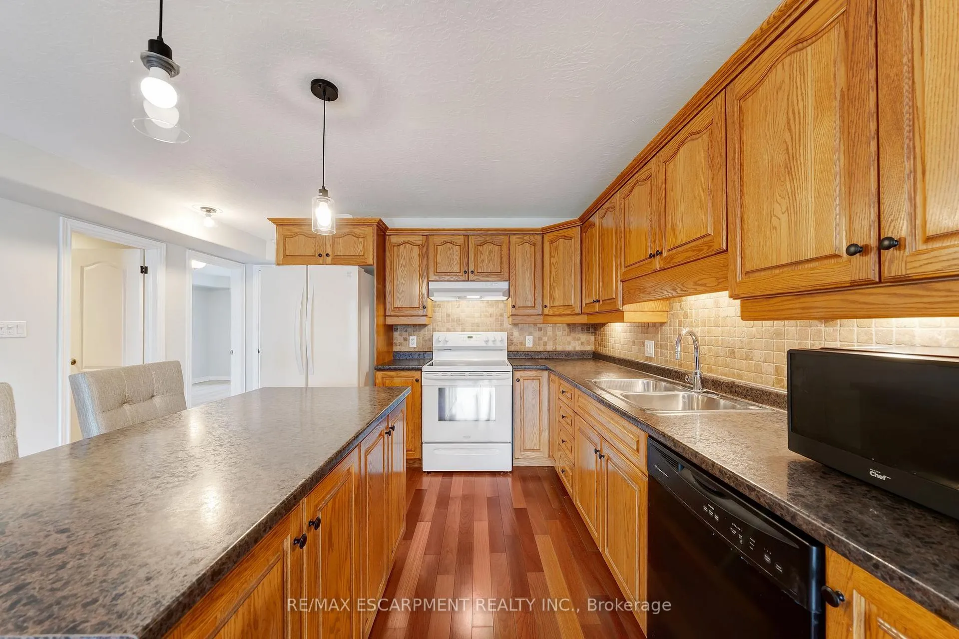 Photo 5 of Unit 102, 50 Whitlaw Way, Brant, Paris — HOMEH