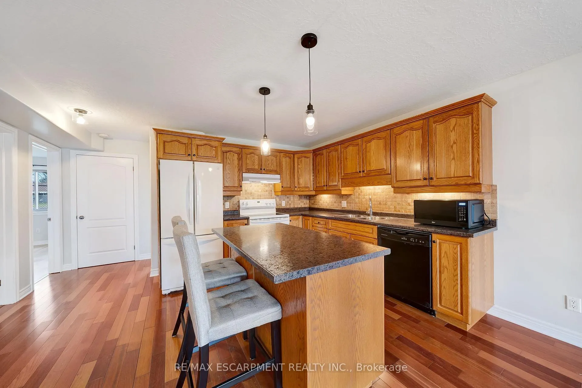 Photo 8 of Unit 102, 50 Whitlaw Way, Brant, Paris — HOMEH