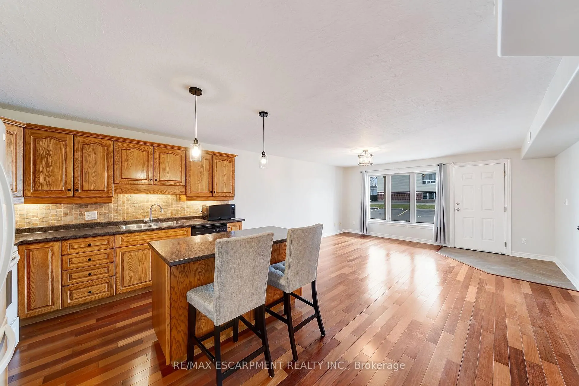 Photo 9 of Unit 102, 50 Whitlaw Way, Brant, Paris — HOMEH