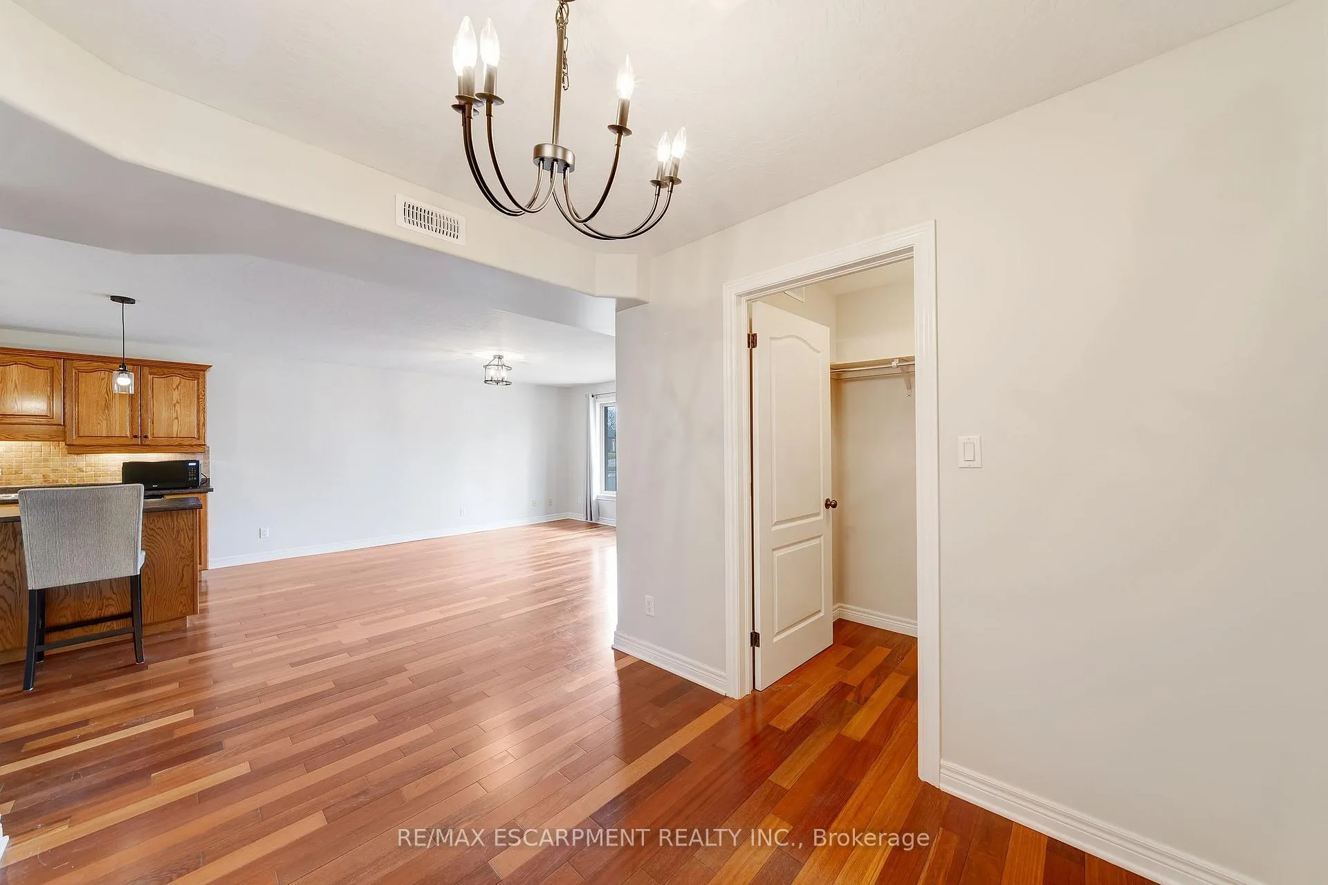 Photo 10 of Unit 102, 50 Whitlaw Way, Brant, Paris — HOMEH