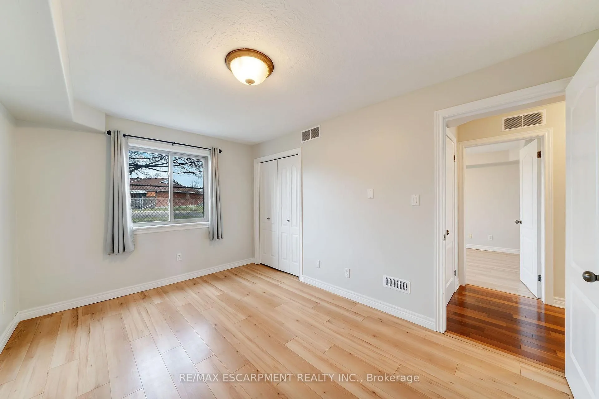 Photo 12 of Unit 102, 50 Whitlaw Way, Brant, Paris — HOMEH