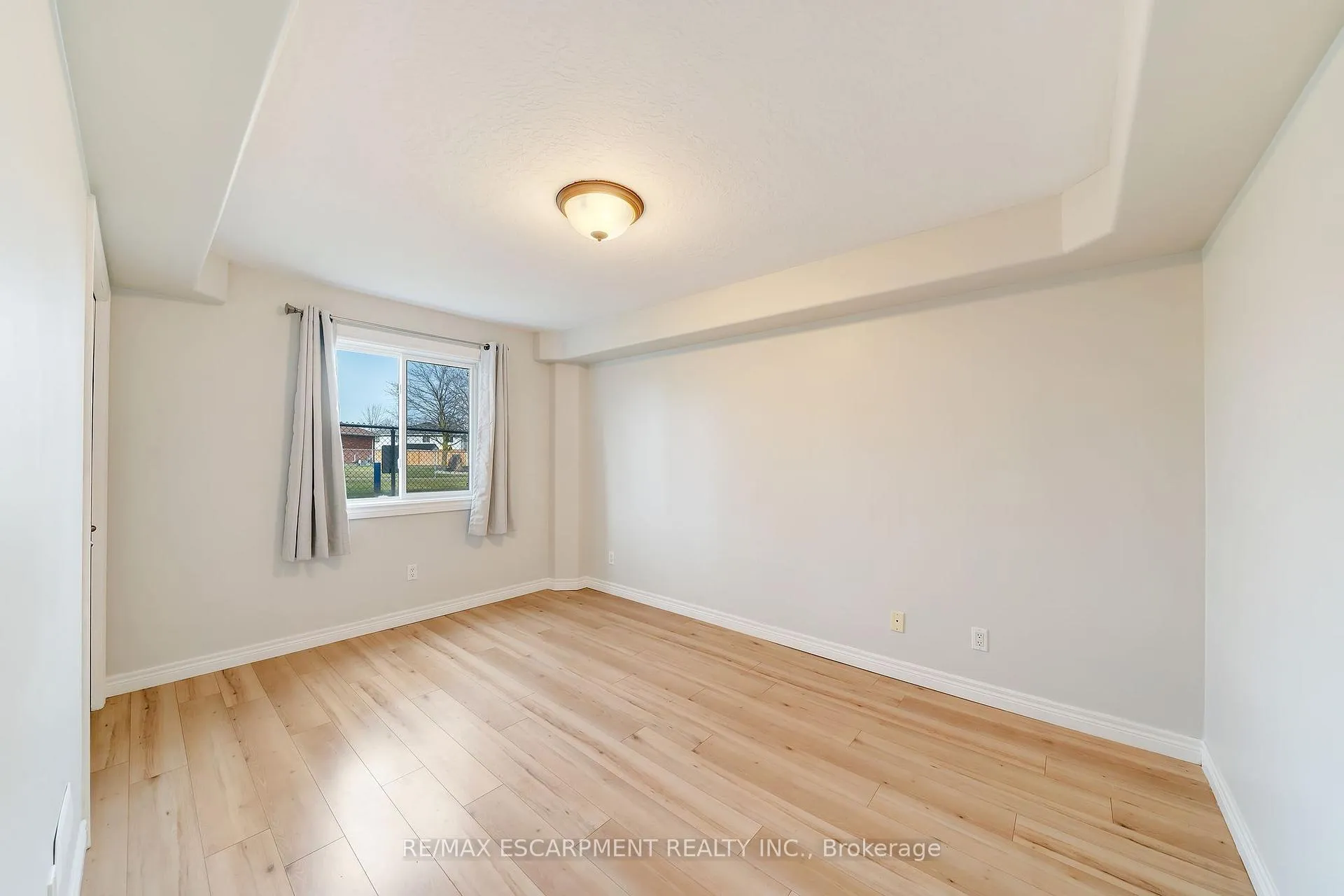 Photo 13 of Unit 102, 50 Whitlaw Way, Brant, Paris — HOMEH