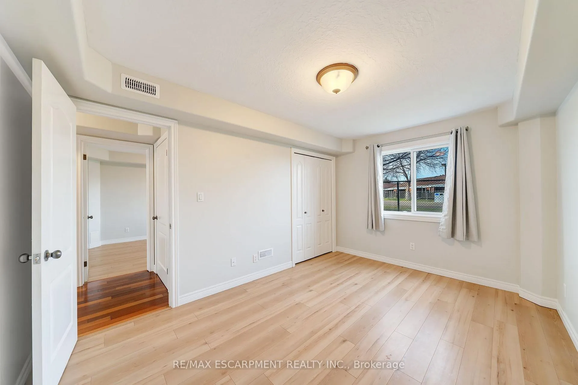 Photo 14 of Unit 102, 50 Whitlaw Way, Brant, Paris — HOMEH
