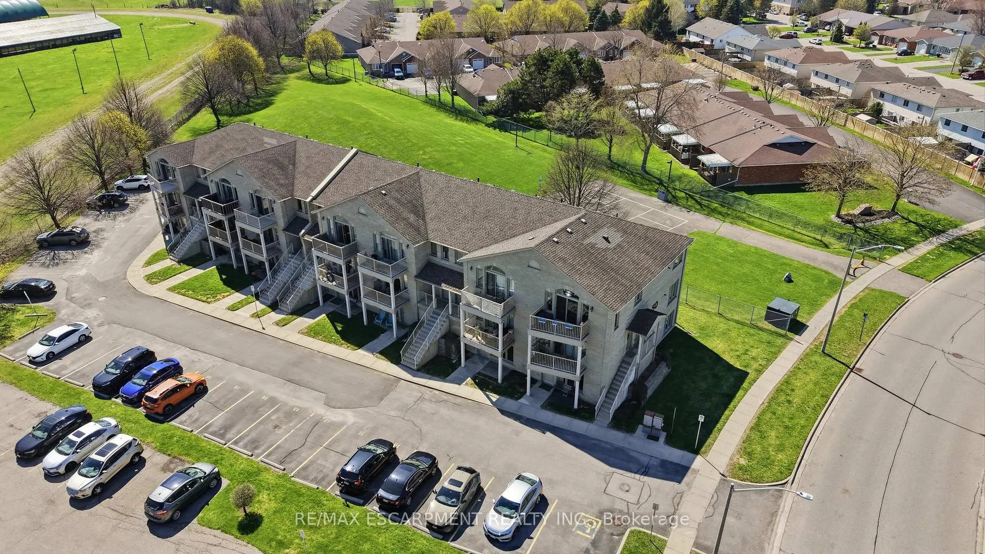 Photo 16 of Unit 102, 50 Whitlaw Way, Brant, Paris — HOMEH